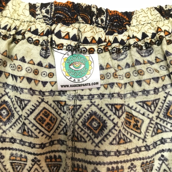 Pom Pom Shorts - Picture 2 of 4